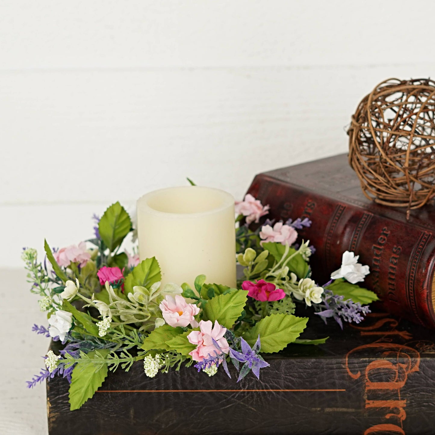 Pink Cream Daisy with Mix Leaves-3.5in(10) Ring