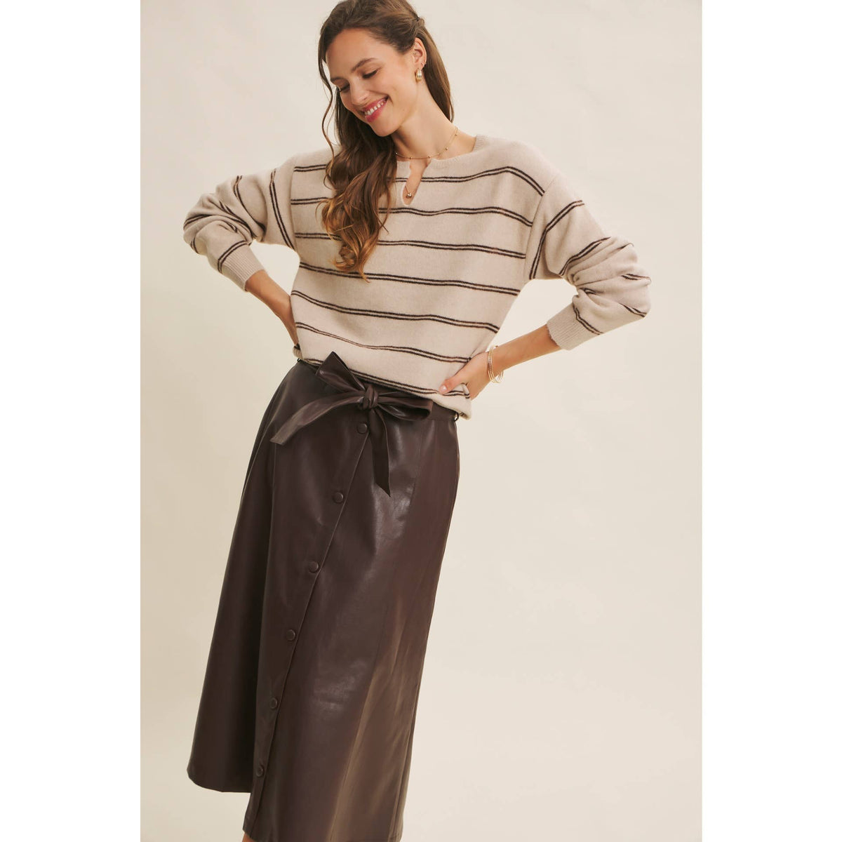 VEGAN LEATHER BELTED BUTTON-FRONT A-LINE MIDI SKIRT: BLACK / L
