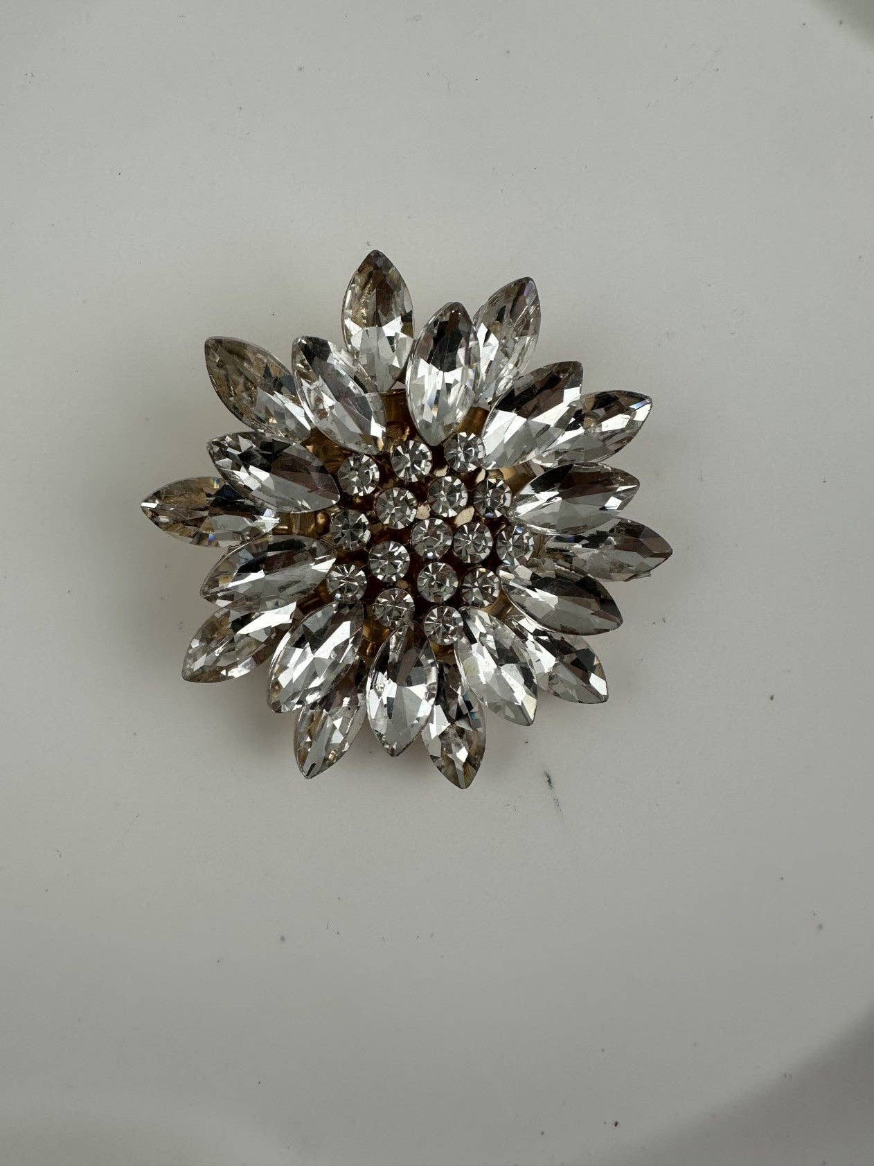 Alloy Crystal Chrysanthemum Brooch PA5640: Pink pink