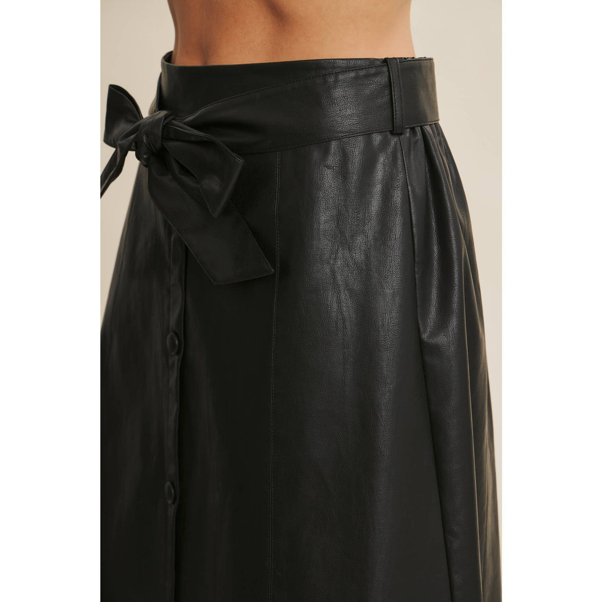VEGAN LEATHER BELTED BUTTON-FRONT A-LINE MIDI SKIRT: BLACK / L