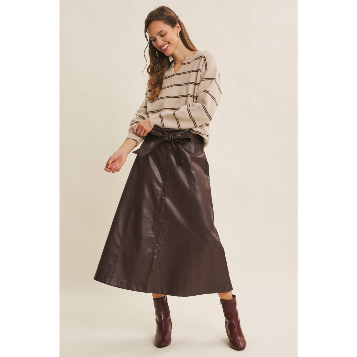 VEGAN LEATHER BELTED BUTTON-FRONT A-LINE MIDI SKIRT: BLACK / L