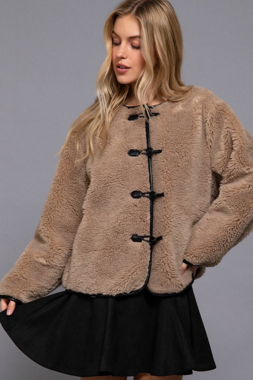 S-Long Sleeve Crew Neck with Toggle Look Button Fluffy Jacket: TPE-taupe