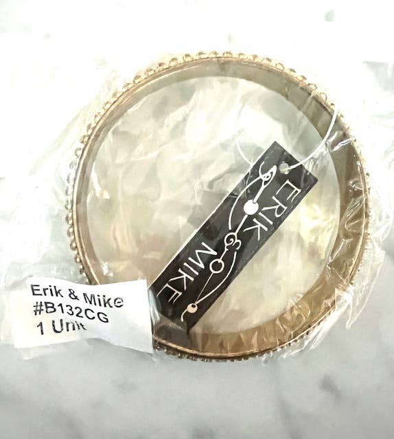 Bangle inlaid enamel chain in cream and gold