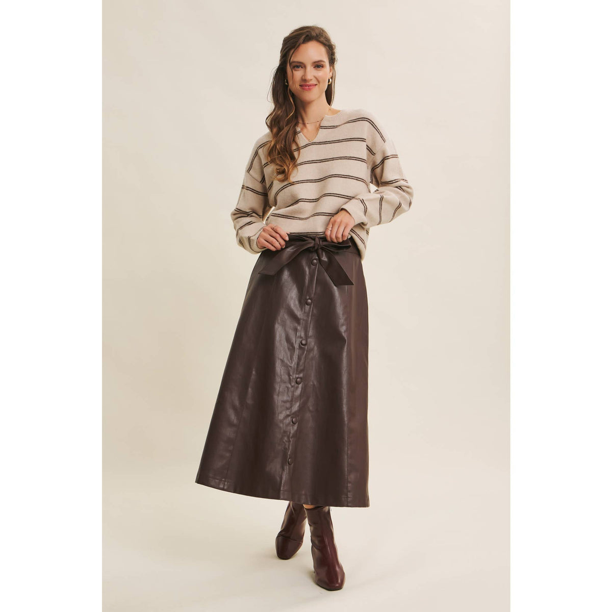 VEGAN LEATHER BELTED BUTTON-FRONT A-LINE MIDI SKIRT: BLACK / L