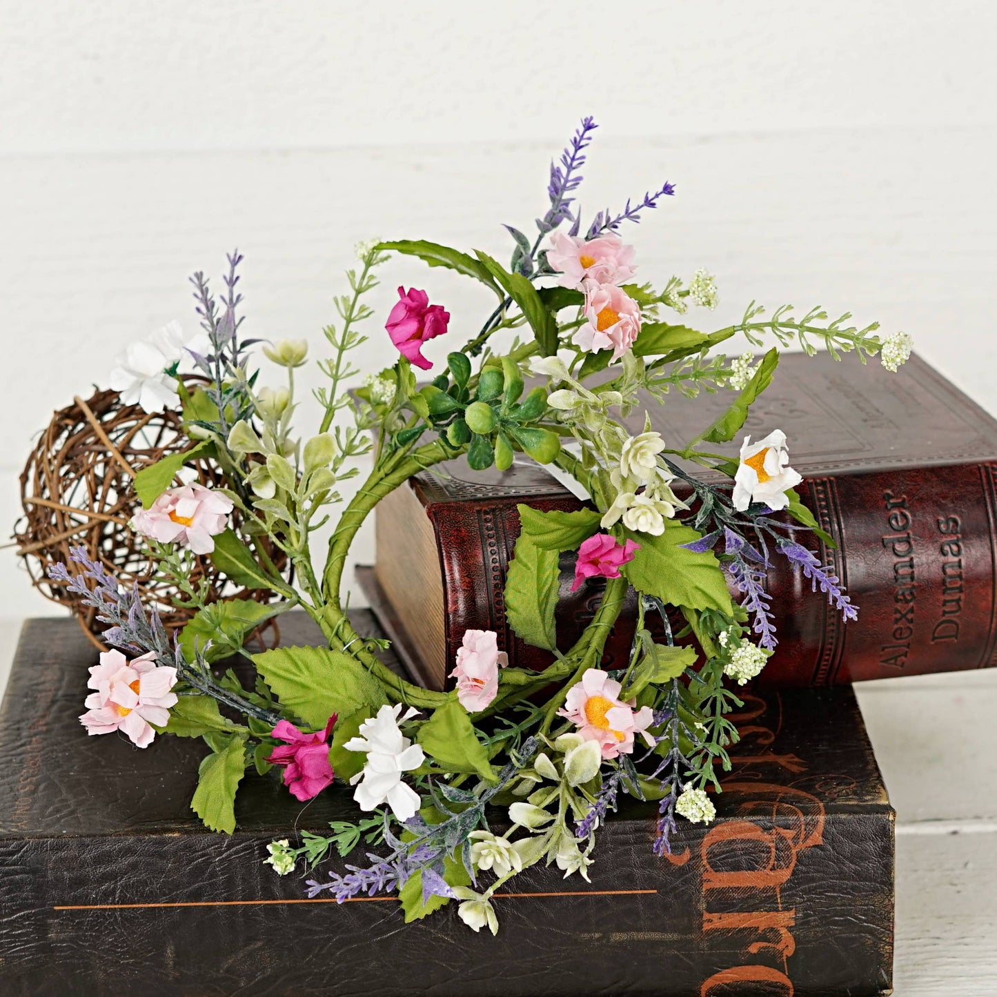 Pink Cream Daisy with Mix Leaves-3.5in(10) Ring