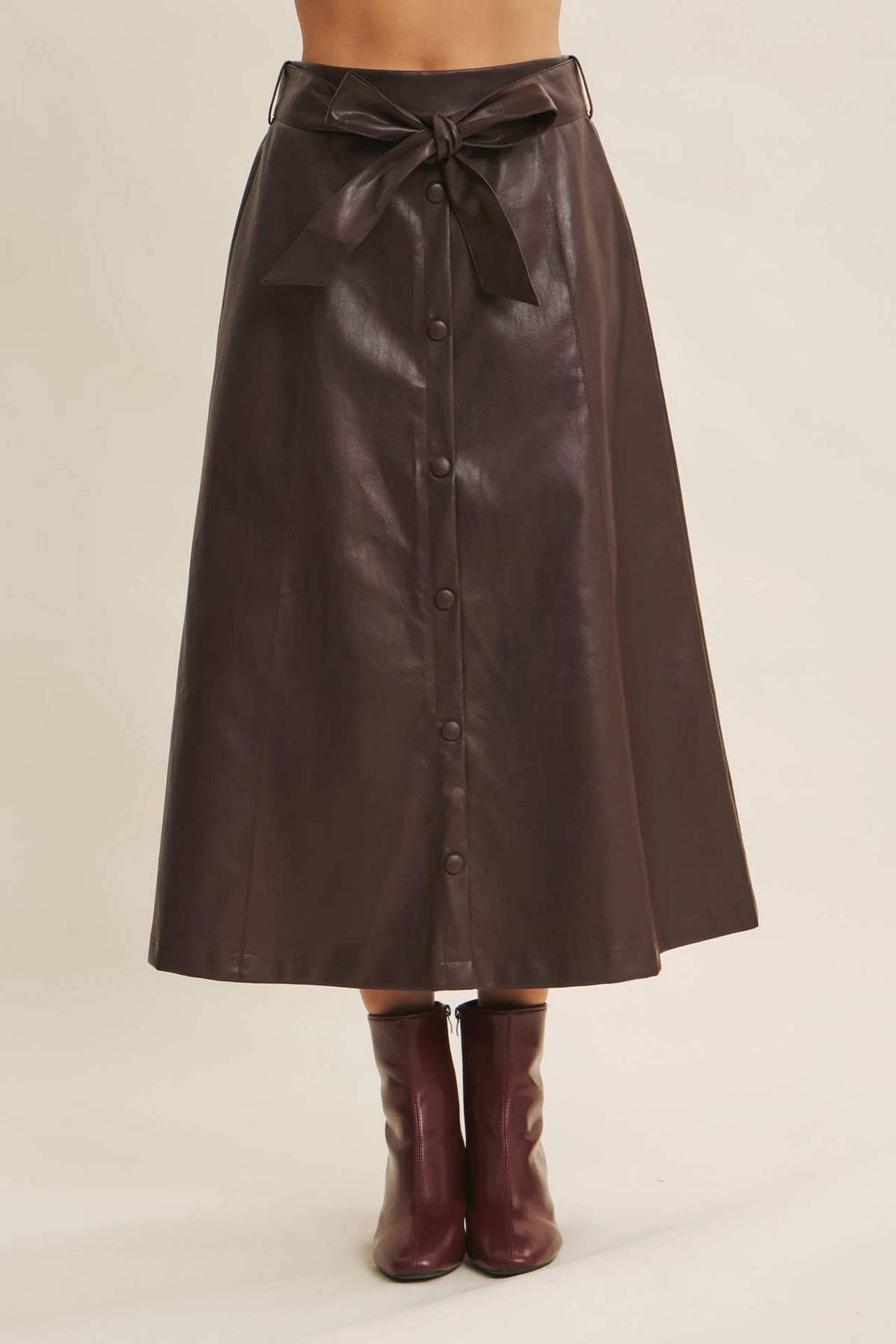 VEGAN LEATHER BELTED BUTTON-FRONT A-LINE MIDI SKIRT: BLACK / L